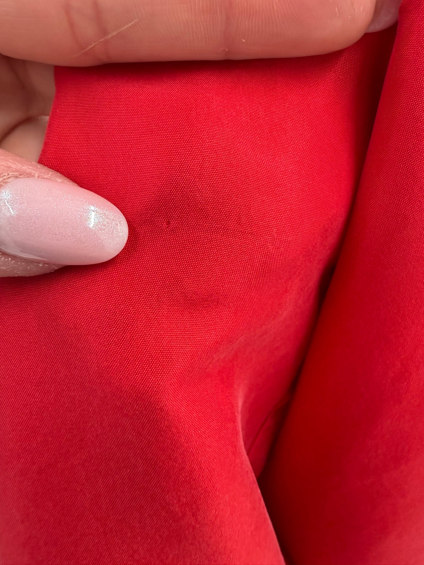 Sacou cherry red din mătase naturală în croi amplu și închidere dublă