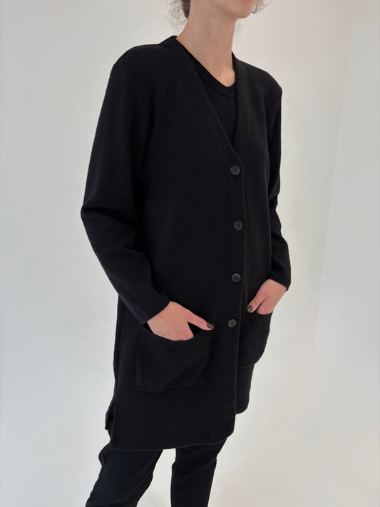 Cardigan lung negru petite  din lana merino extrafina certificată