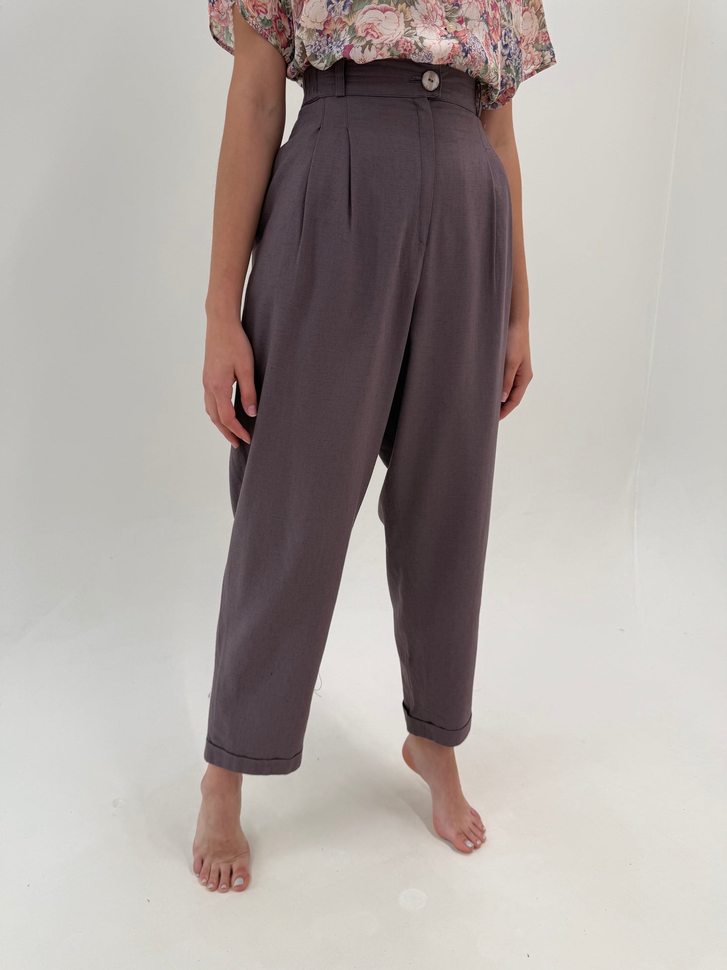 Pantaloni dusty aubergine din pânză cu talie ultra înaltă cu solduri generoase