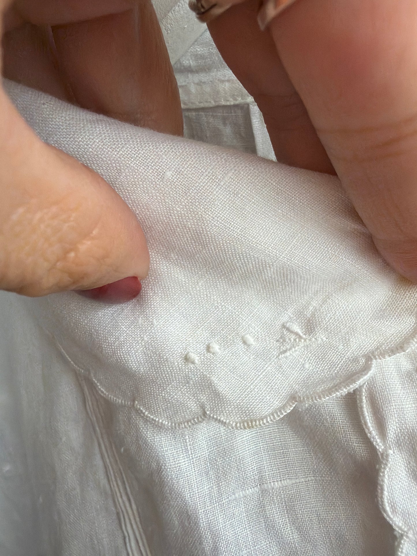 Rochie vintage italiană cu broderie manuală superbă din cel mai fin și moale în reglabilă