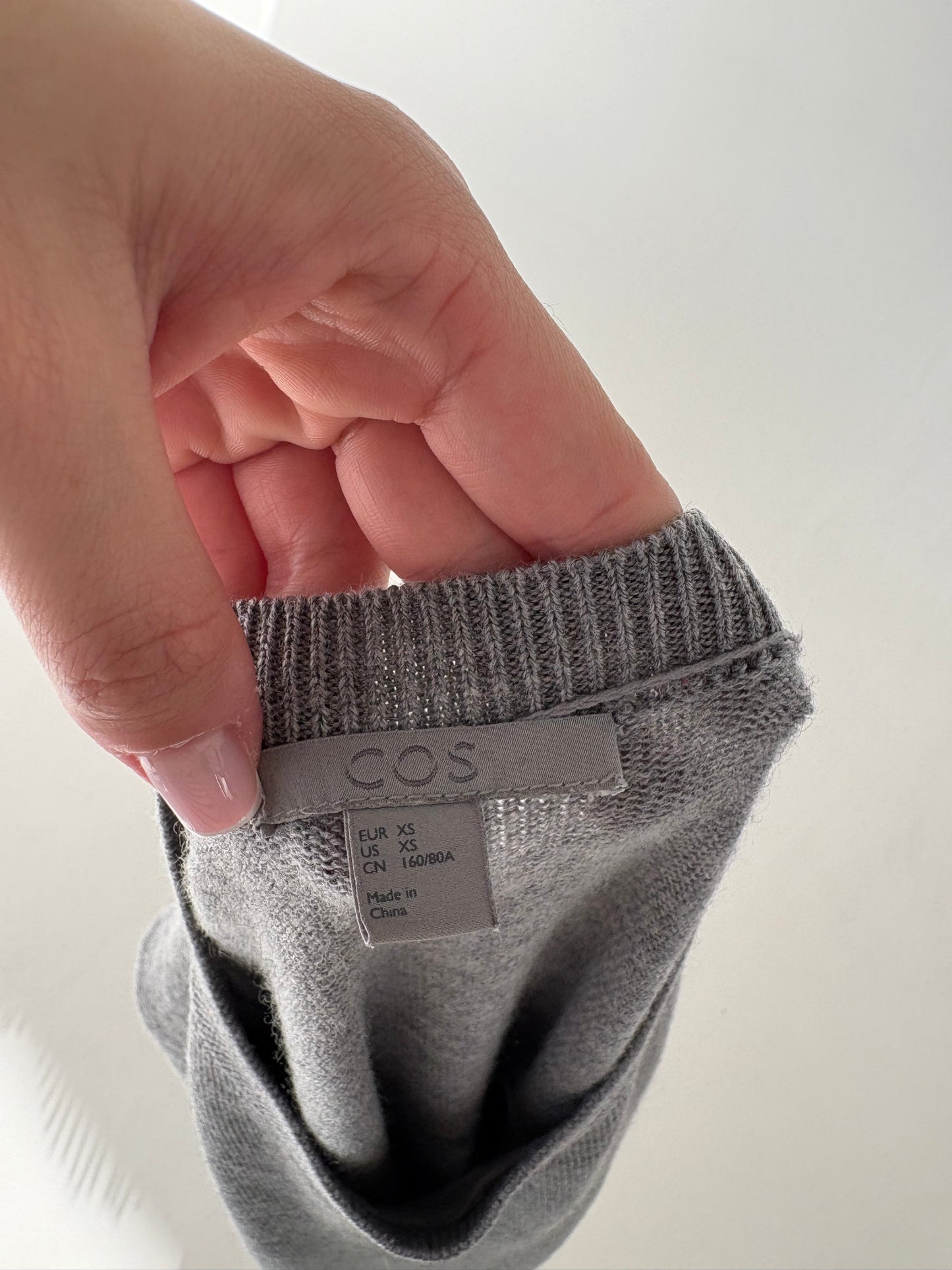 Rochie COS din lana extrafina cu mânecă tip fluture