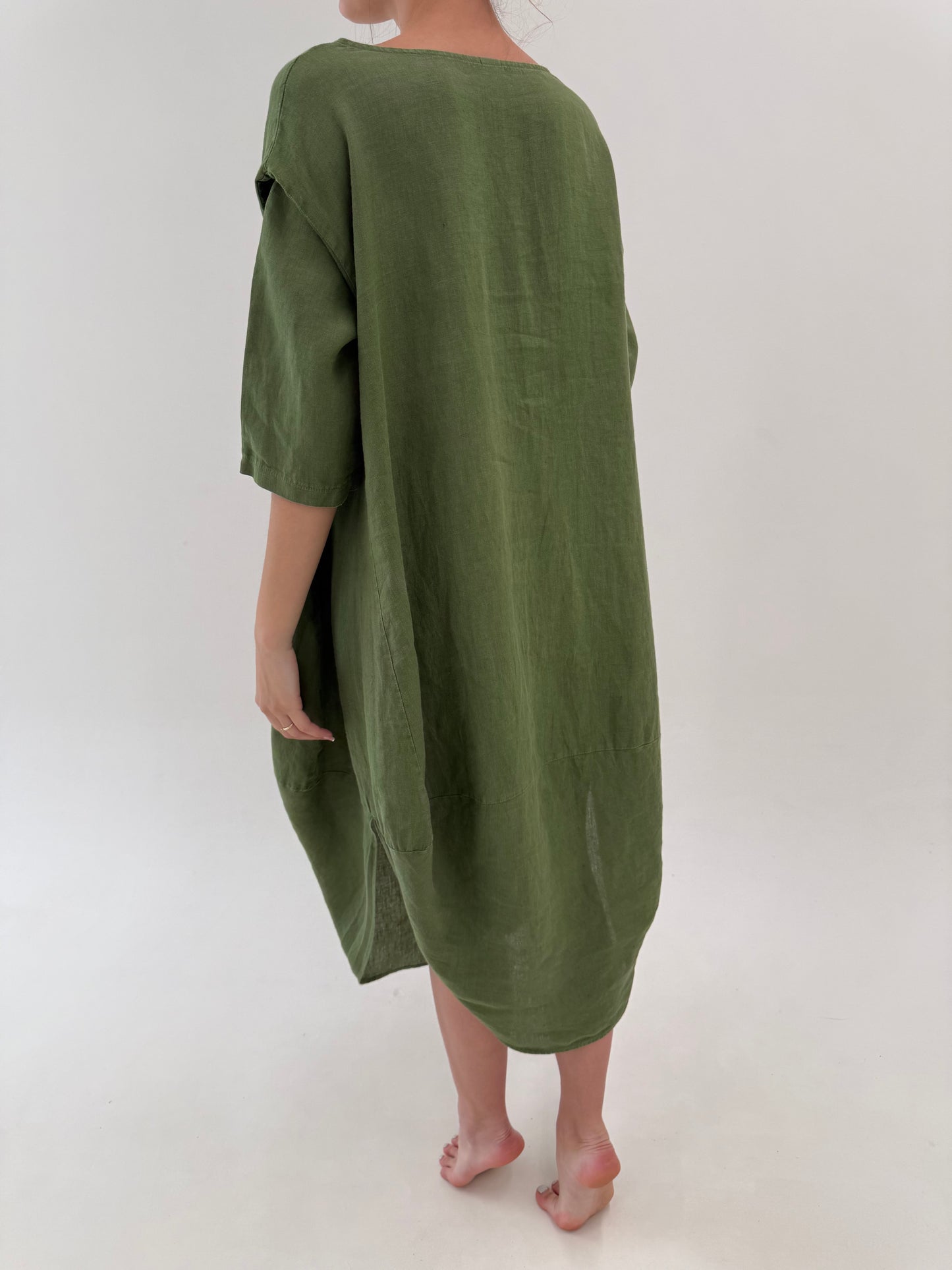 Rochie maxi italiană cu buzunare în croi deosebit volumizat minimalist din in