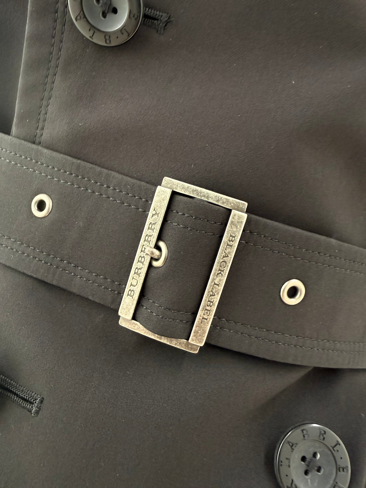Trench Burberry negru din gabardină groasă texturată tall
