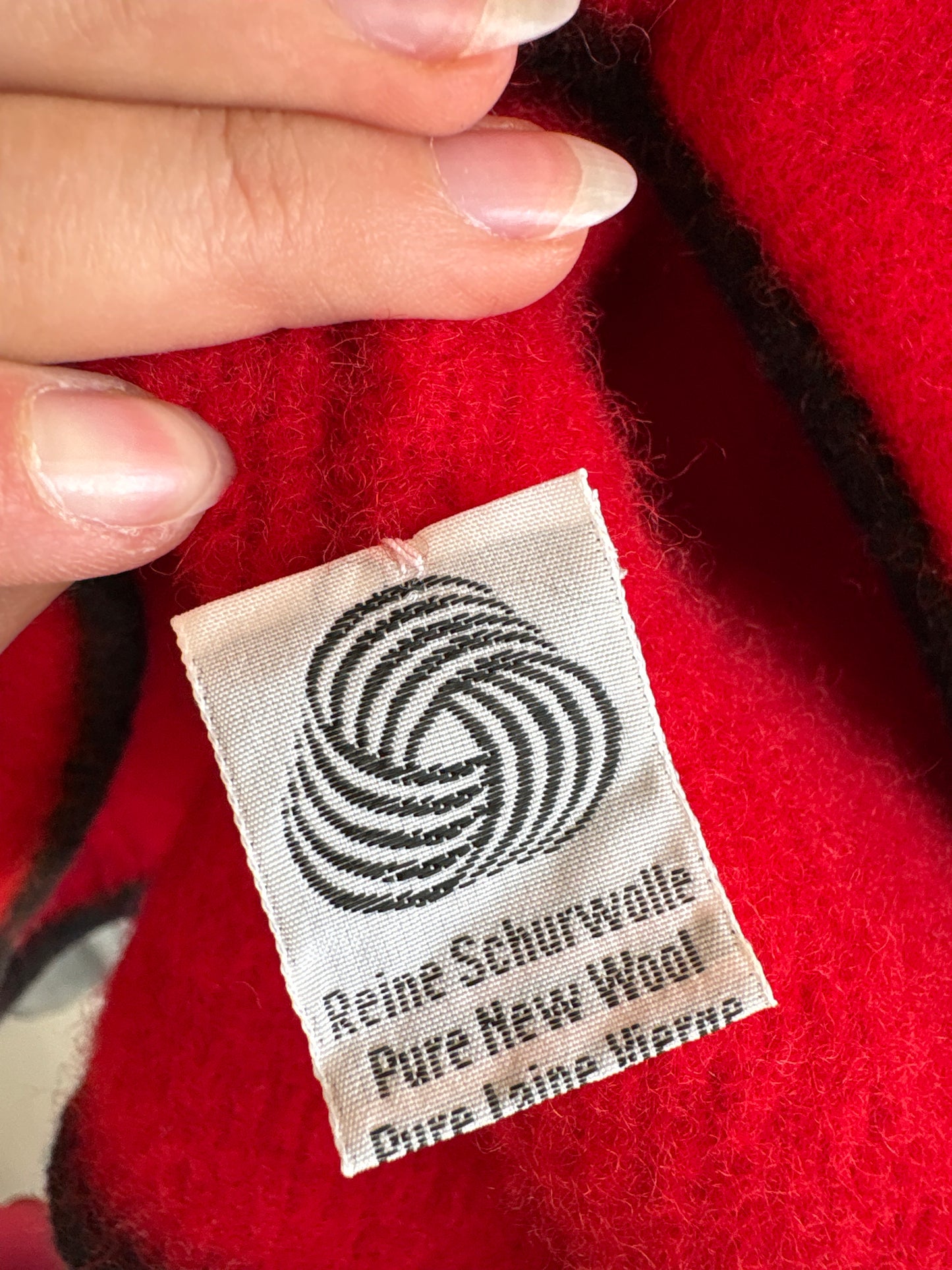 Jacheta groasă din boiled wool cherry red în croi minimalist