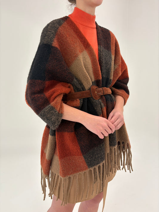 Capa groasă în nuanțe neutre din lana extrafina