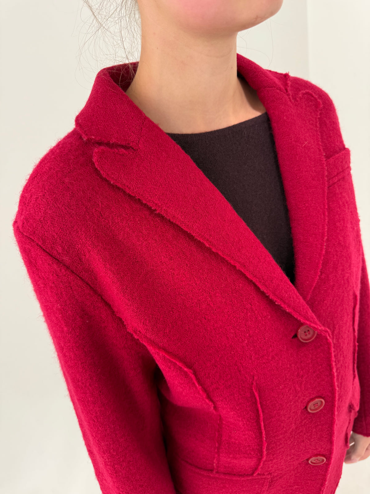 Sacou raspberry red din boiled wool un croi ușor cambrat
