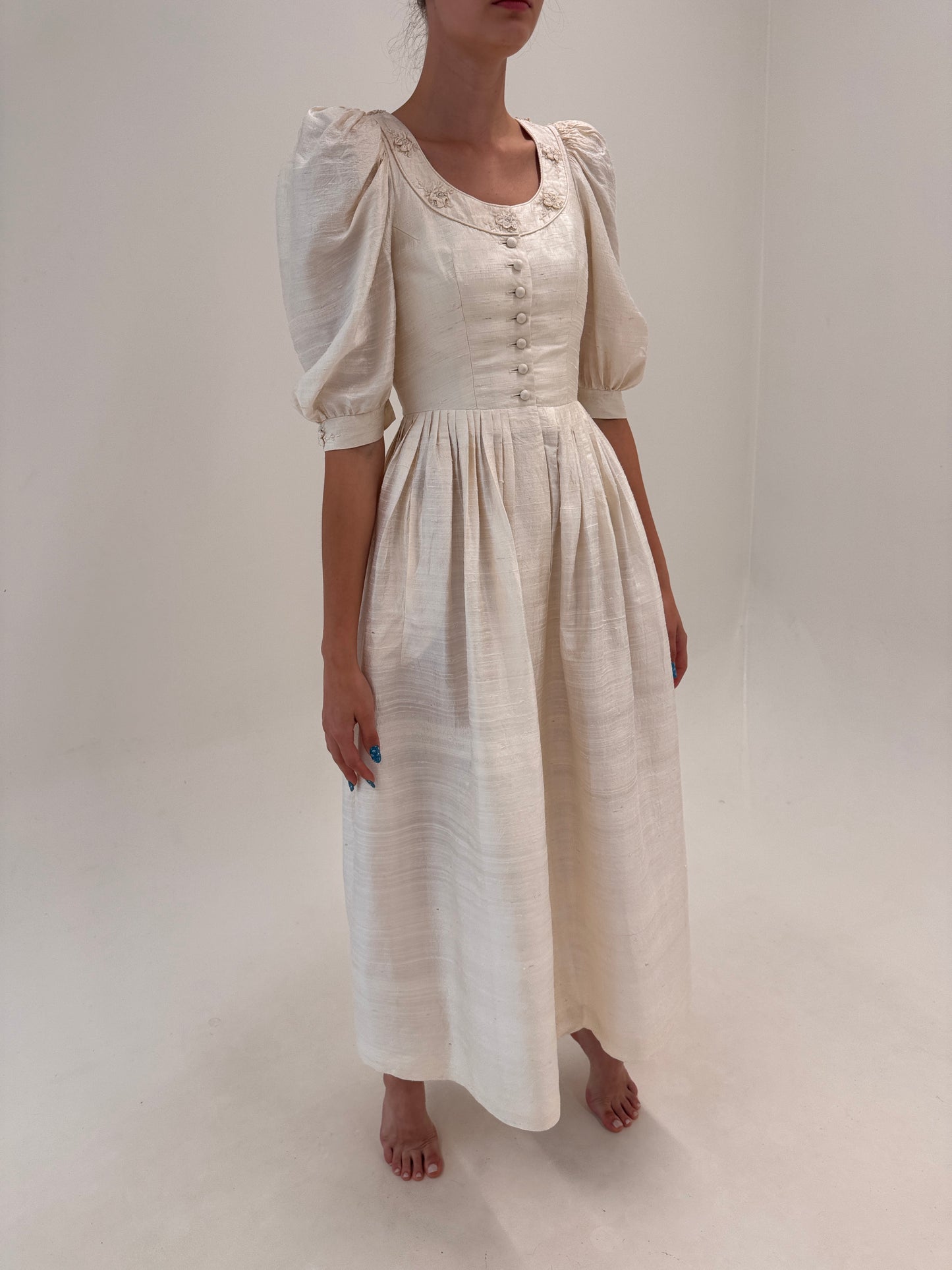 Rochie vintage din mătase naturală cu aplicații manuale 3D și perlute cu corsaj