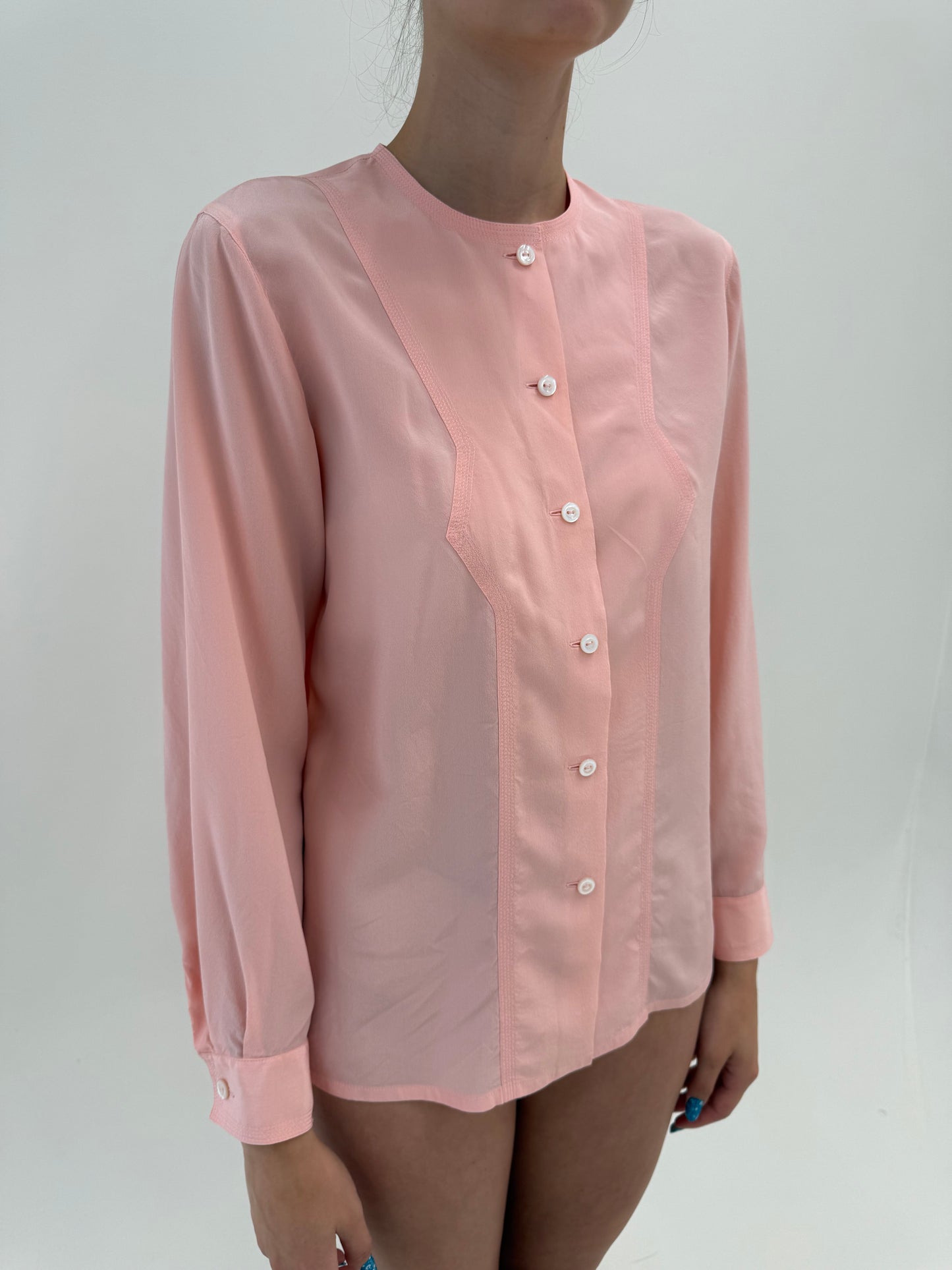Cămașa vintage power pink din mătase naturală în croi retro modern