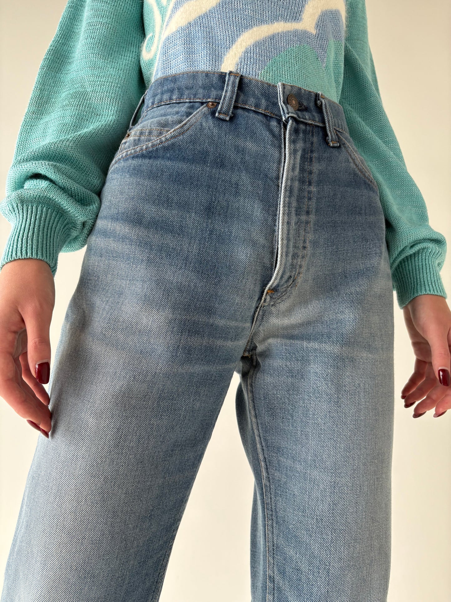 Jeans tall Levi’s plin tall clasic wash evazati cu talie ultra  înaltă