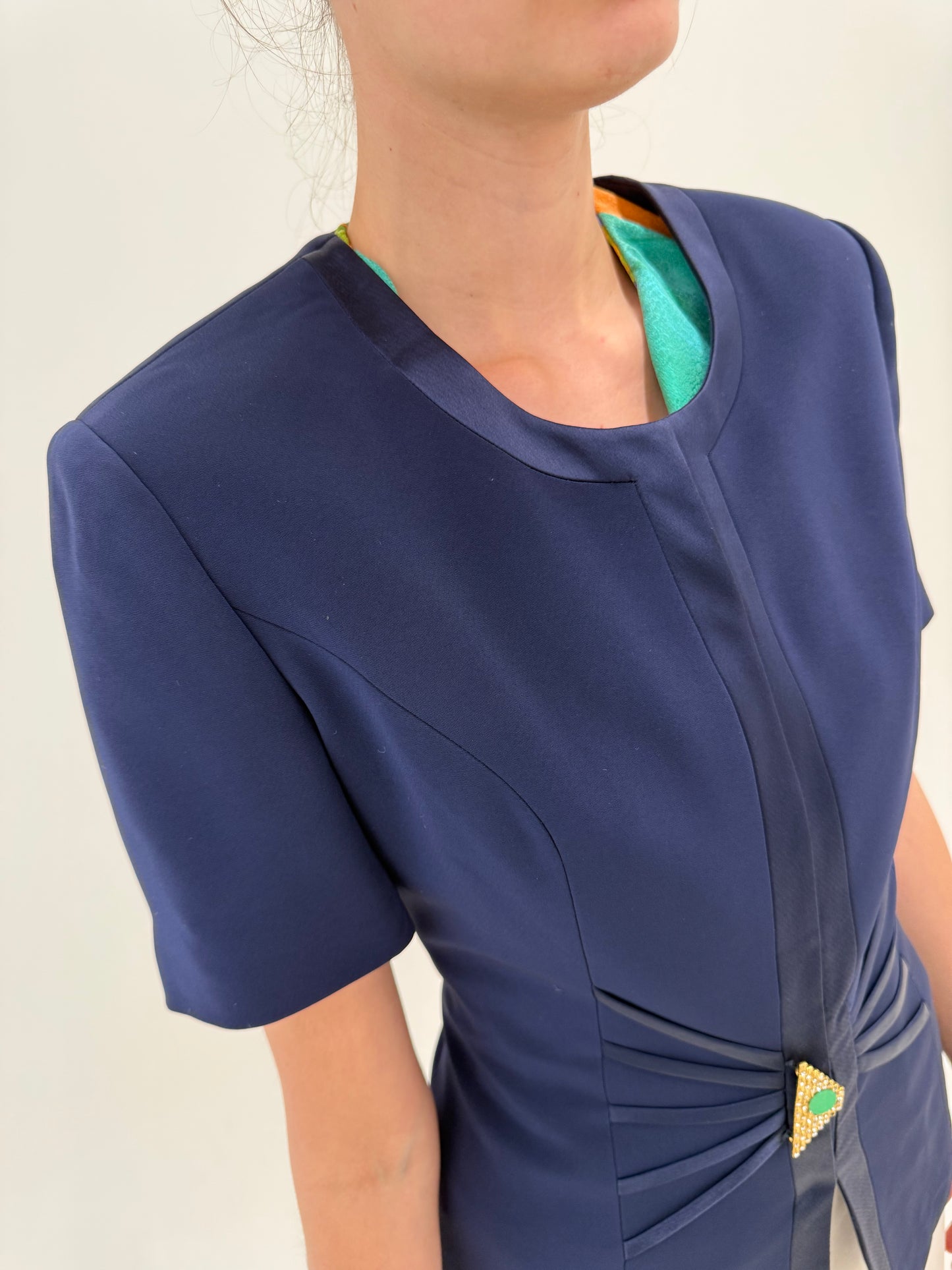 Sacou couture de brand luxury italian de occasionwear cambrat cu închidere bijterie