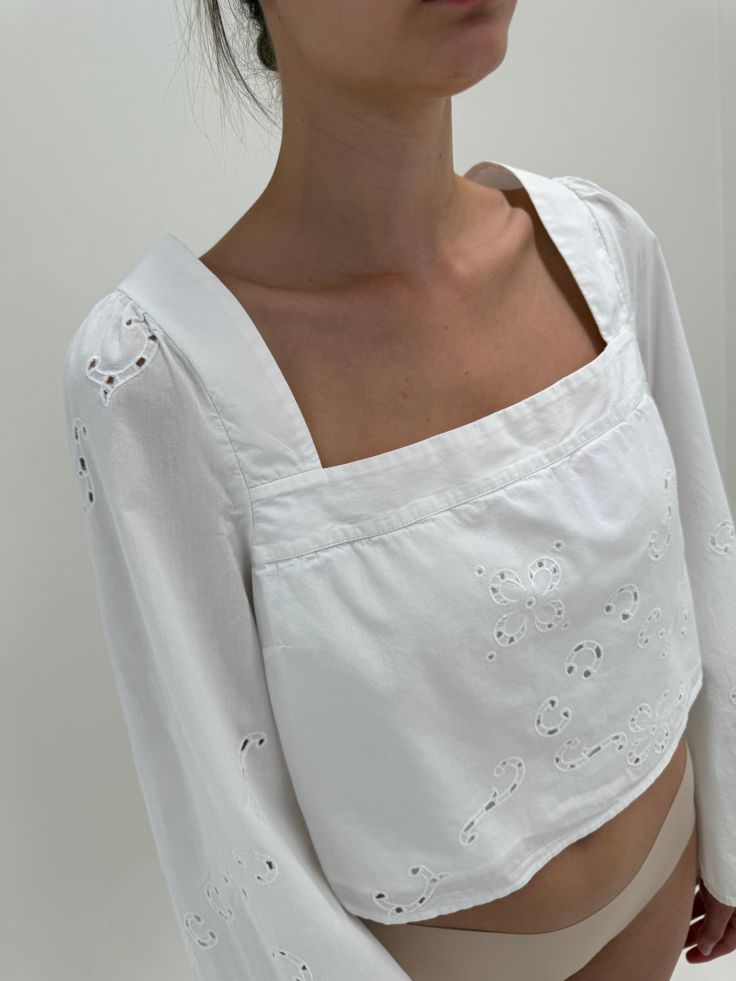Cămașa vintage din bumbac luxury integral cu broderie anglaise și mâneci evazate