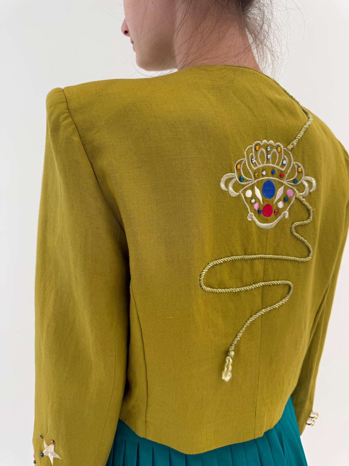 Sacou vintage cu broderie și aplicații în croi minimalist mustard green