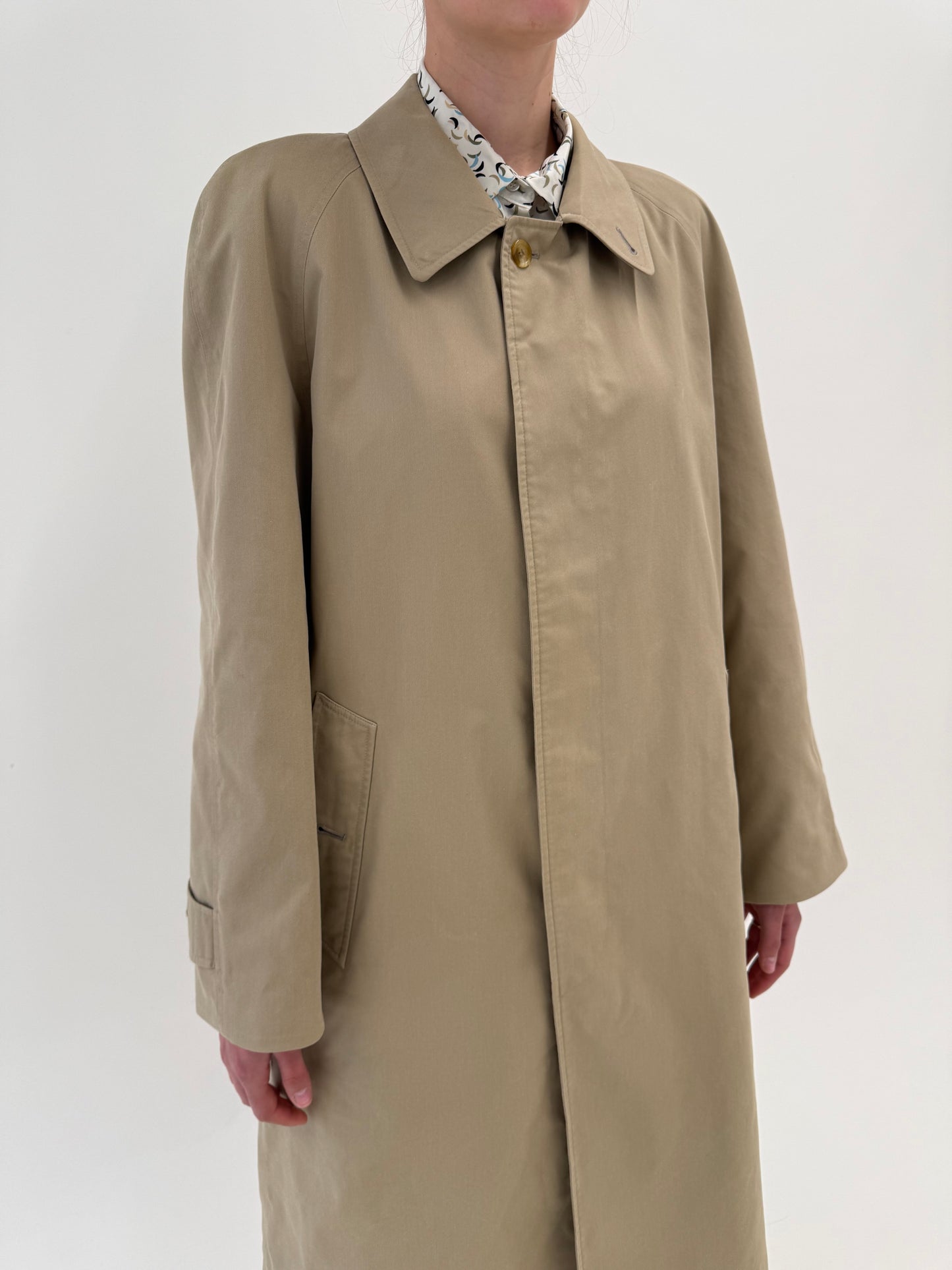 Trench Burberry vintage în croi clasic din gabardină camel cu interior specific