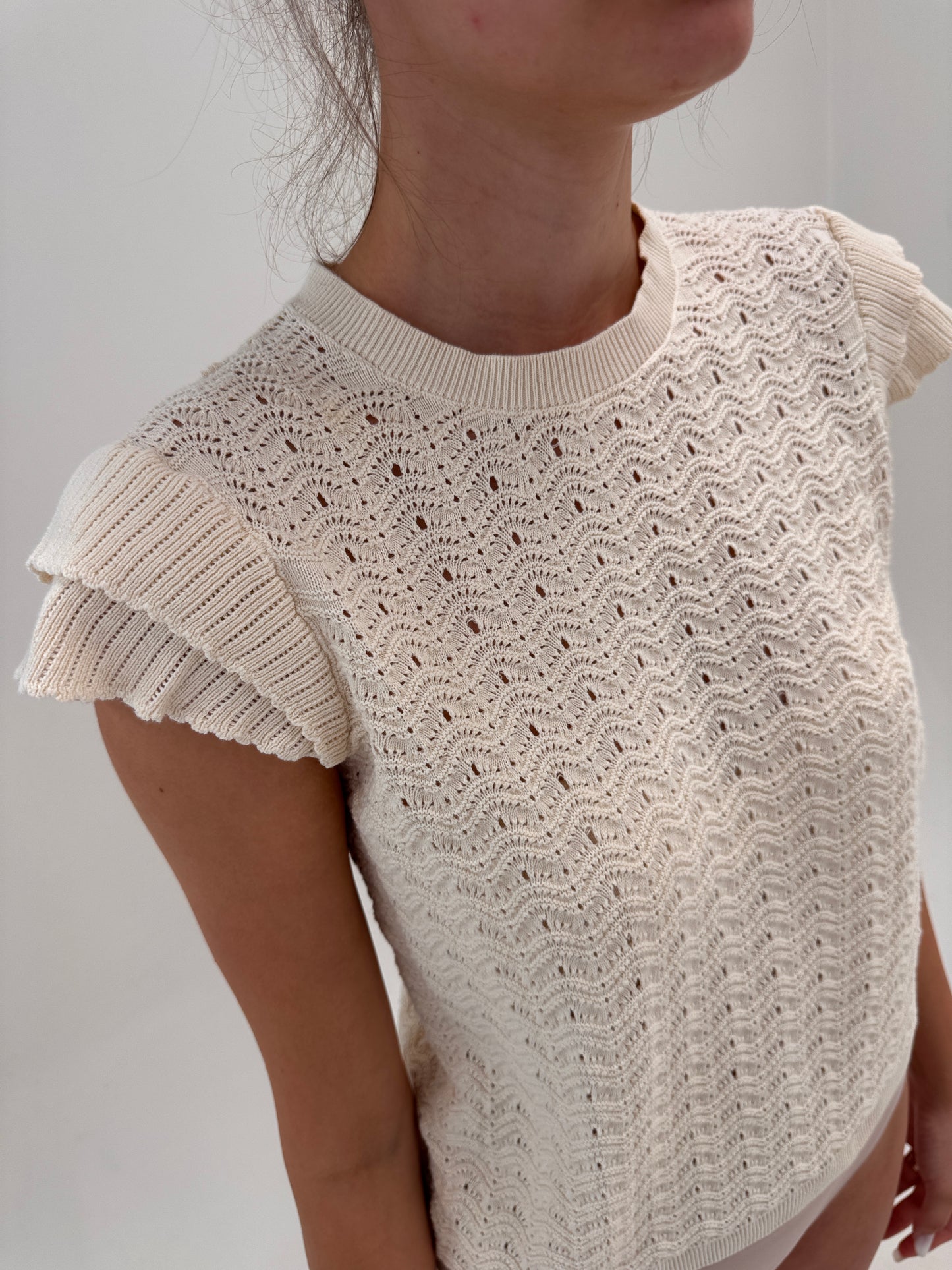 Top light nude din bumbac macrame în croi retro modern