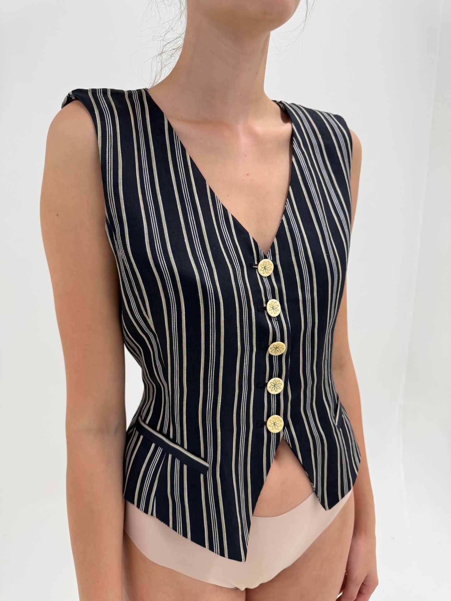 Top cambrat Max Mara din pânză cu dungi fine verticale
