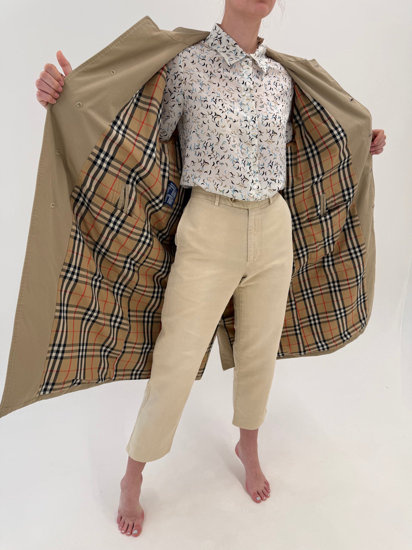 Trench Burberry vintage în croi clasic din gabardină camel cu interior specific