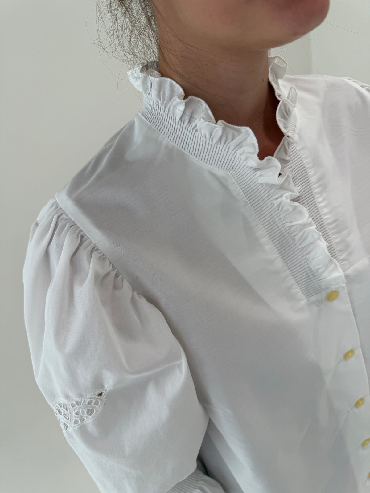 Cămașa vintage cu mâneci bufante din bumbac premium cu broderie anglaise