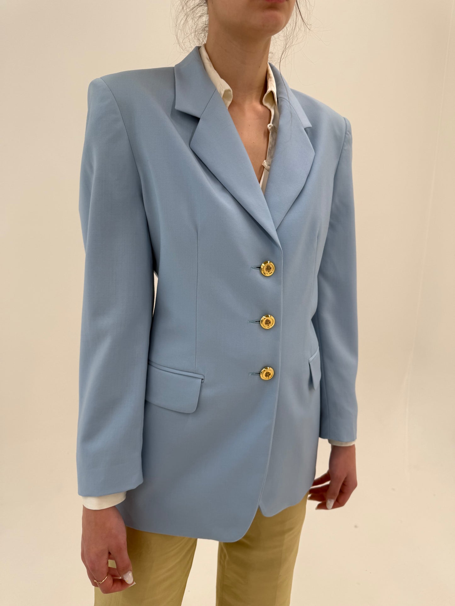 Sacou super premium italian baby blue cu nasturi aurii în croi ușor cambrat