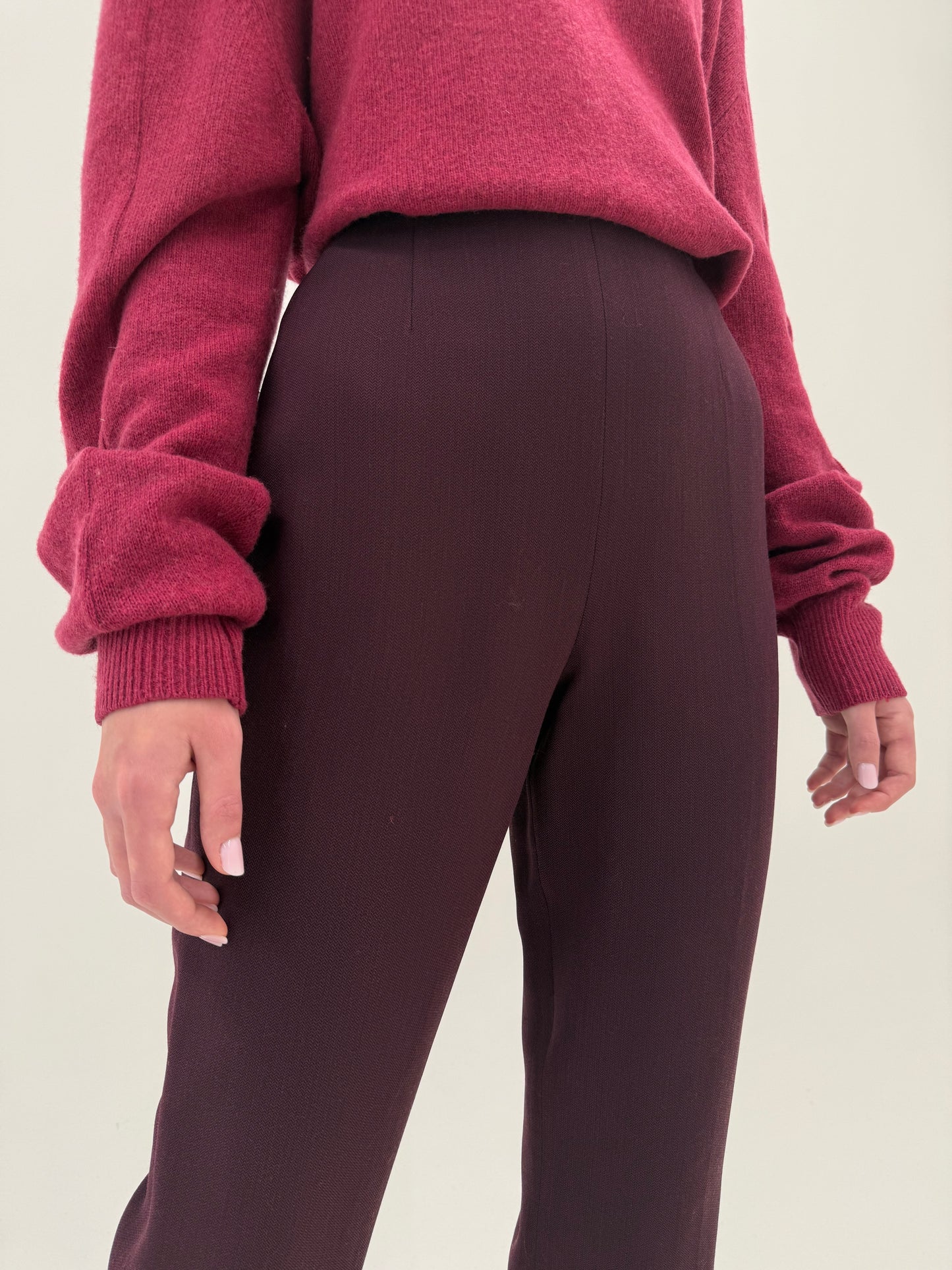 Pantaloni aubergine țigaretă din lana extrafina cu talie ultra înaltă