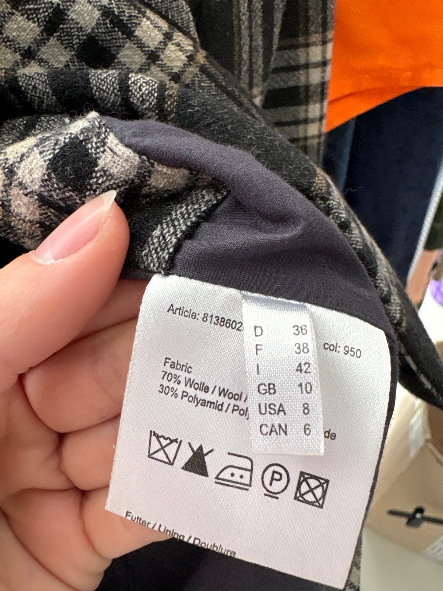 Jacheta în croi actual și carouri din stofita lightweight de sezon cald