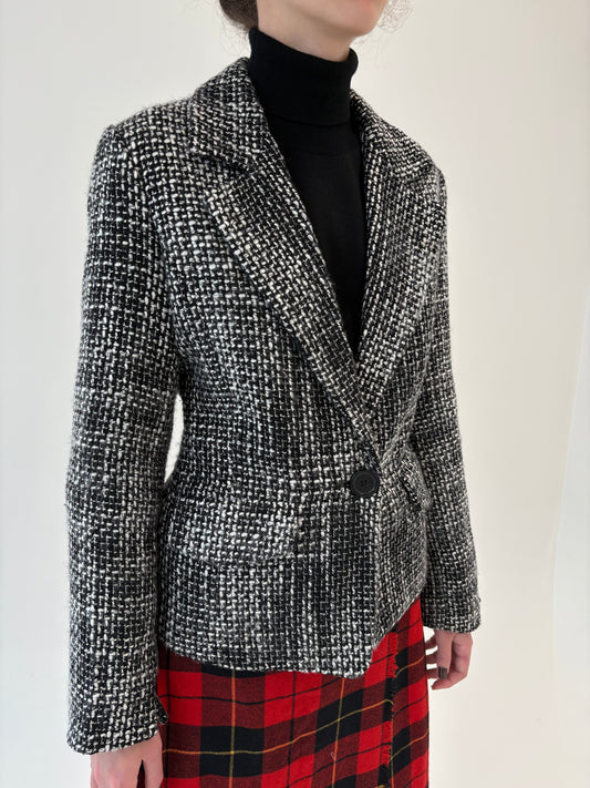Sacou cambrat din tweed în stil Chanel cu închidere tip smoking