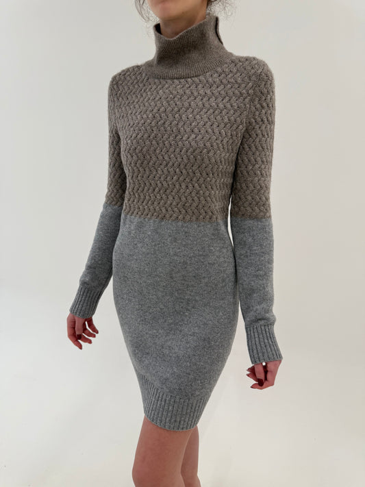 Rochie tip maleta silver gray și taupe din tricot gros multiply de lana și yak