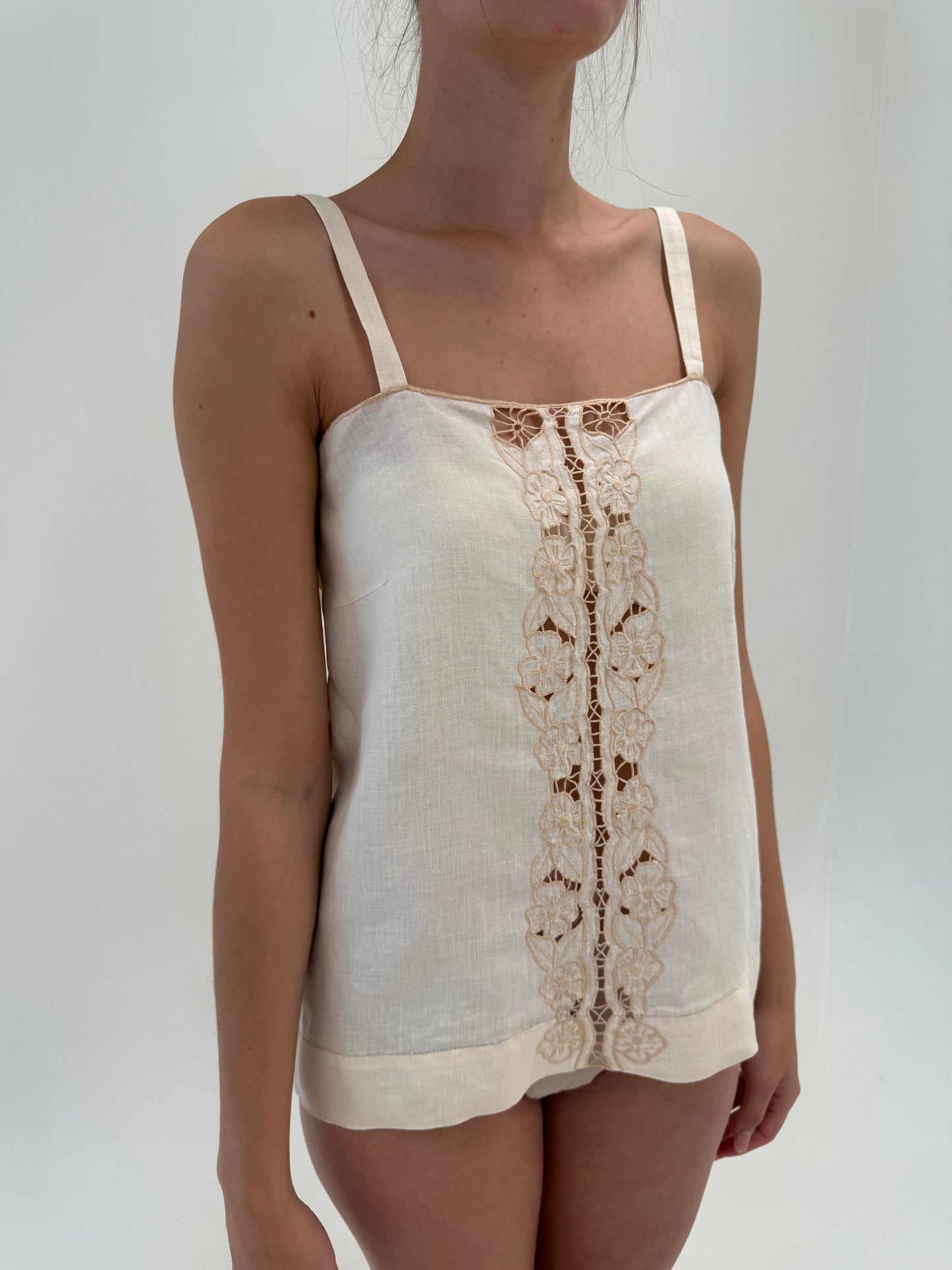 Set luxury din in cu broderie excepțională camel în croi clasic