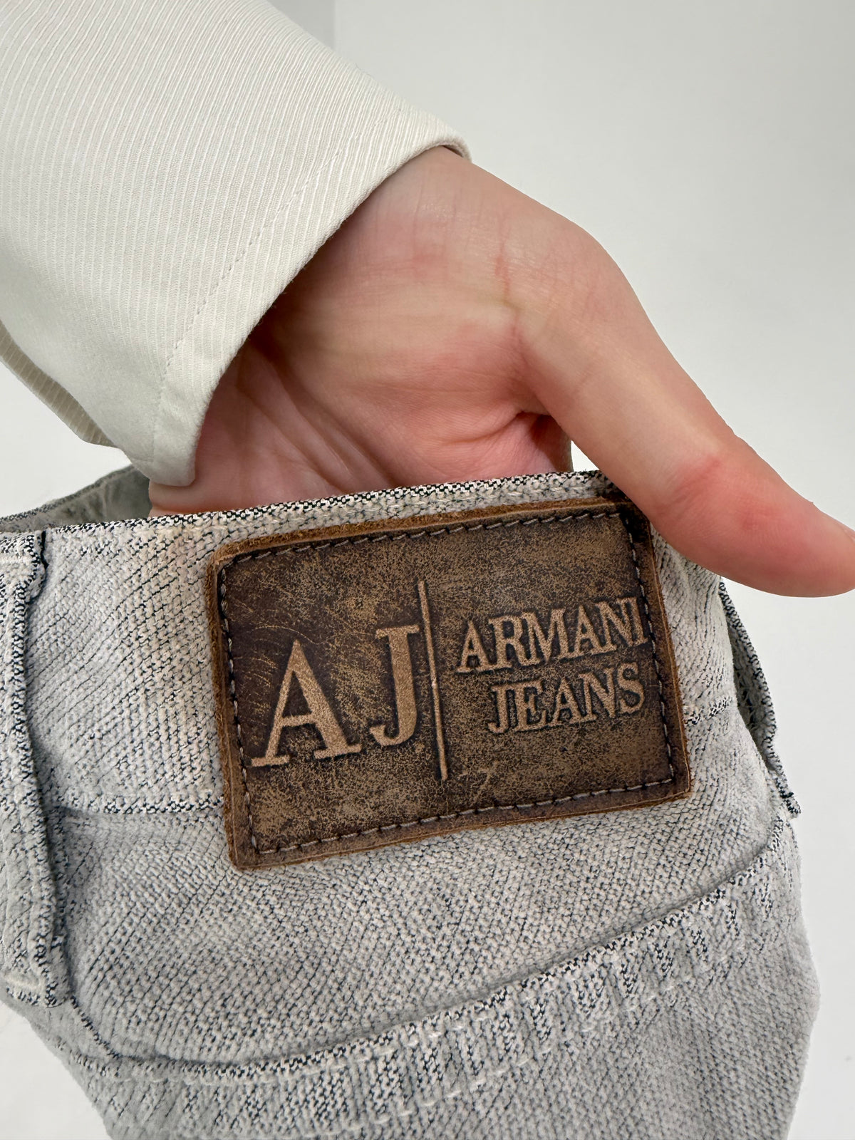 Pantaloni Armani straight leg din catifea de bumbac cu pense