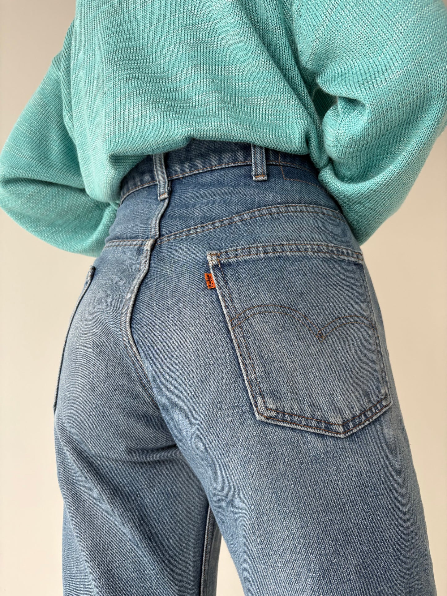 Jeans tall Levi’s plin tall clasic wash evazati cu talie ultra  înaltă