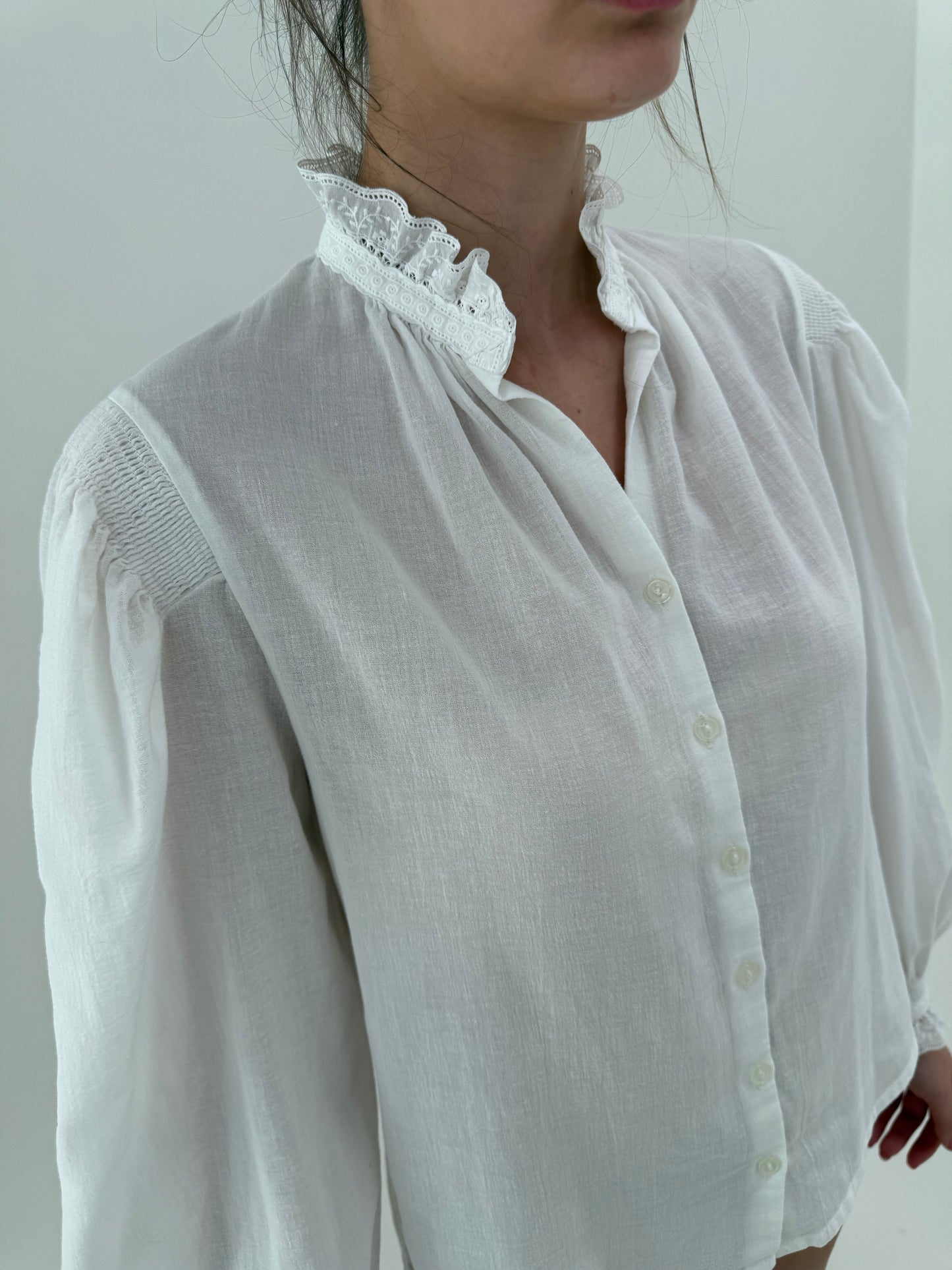 Cămașa vintage din panzica cu mâneci ample și lucrătură manuală