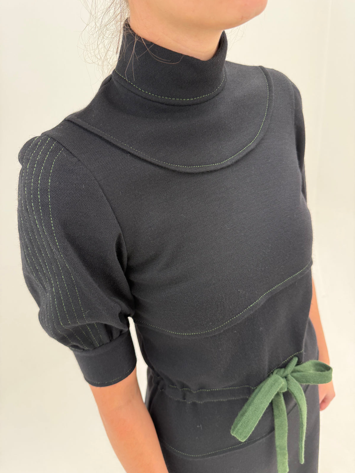 LBD old vintage anii 80 cu influențe super chic casual din stofă confort de mix de lana
