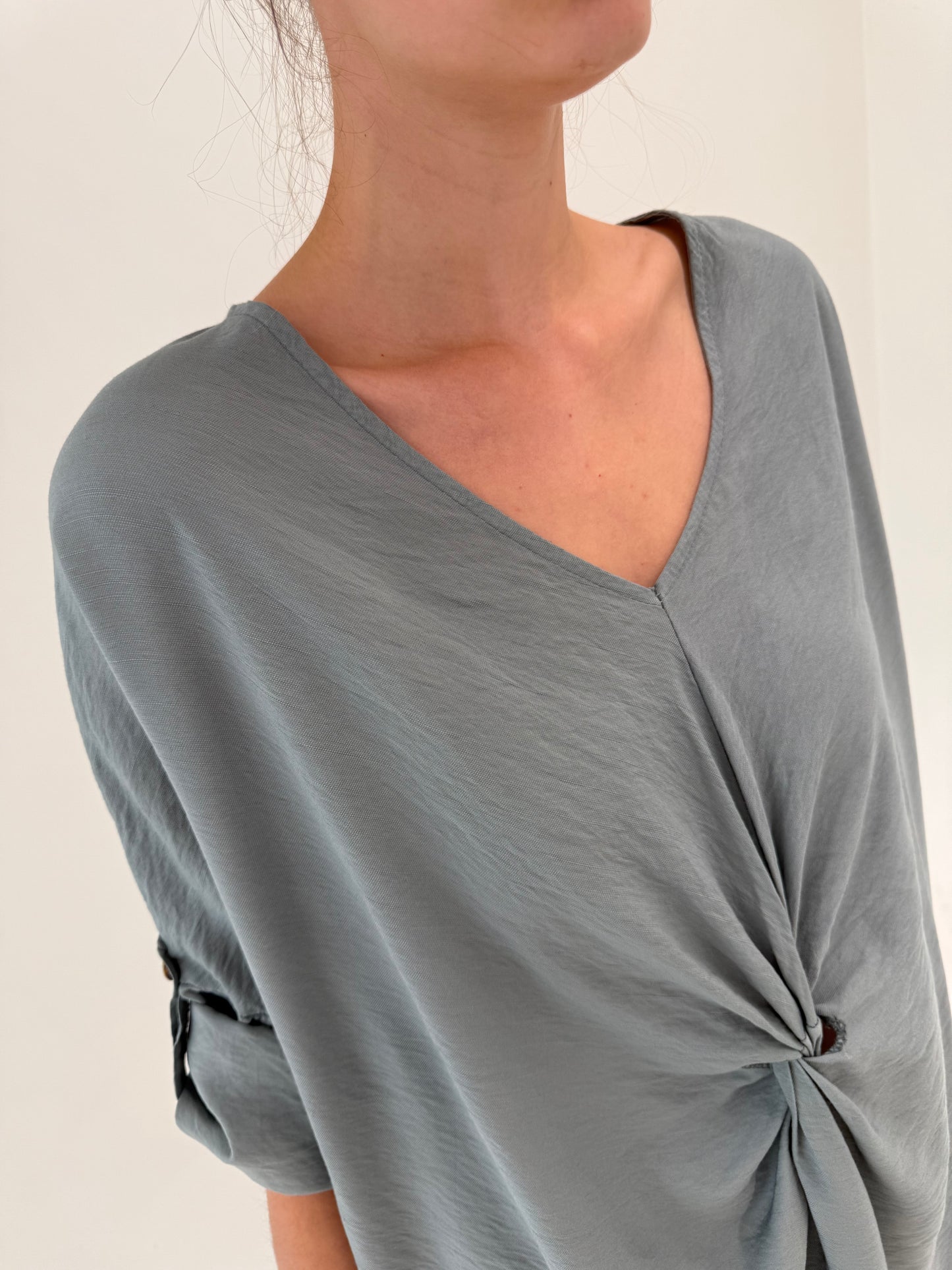 Rochie italiana în croi drapat oversized dusty mint green din panzica cu mânecă reglabilă
