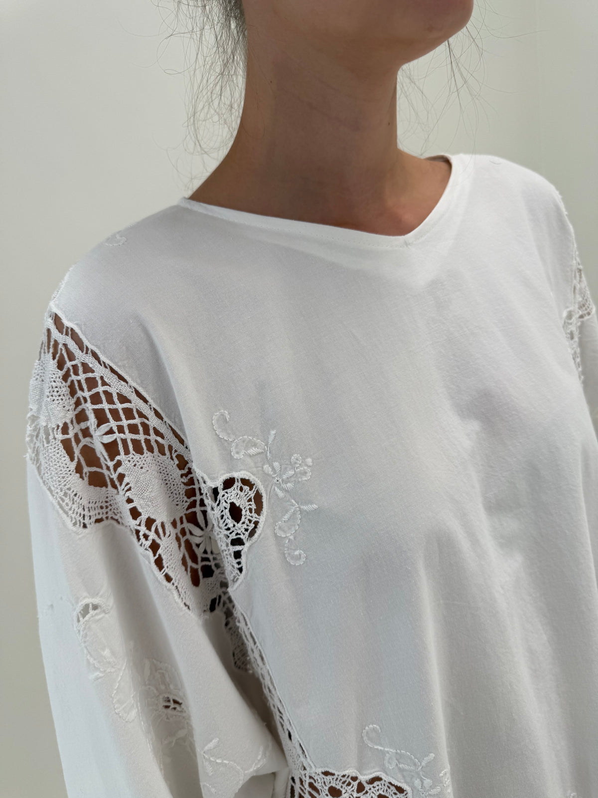Kaftan bijterie cu broderie manuală și macrame lucrat manual în croi amplu