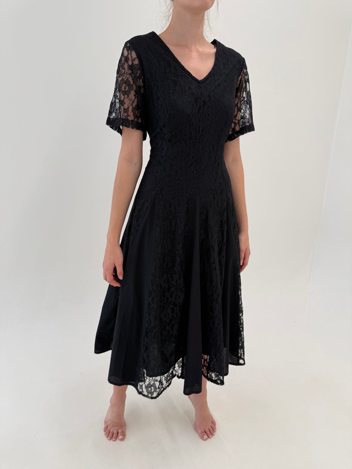 LBD vintage maxi in croi de ani 50 din dantelă cu lungime specifică perioadei