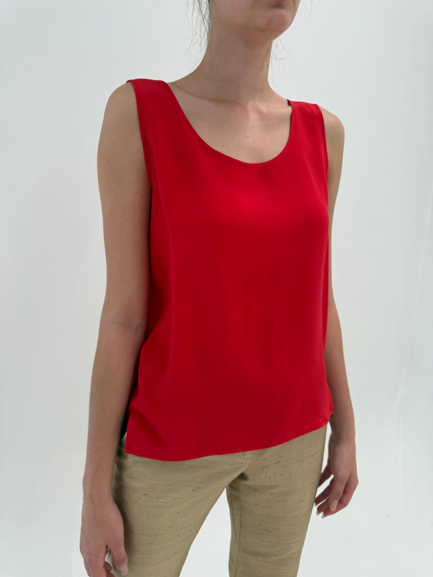 Top din mătase naturală în croi minimalist cherry red