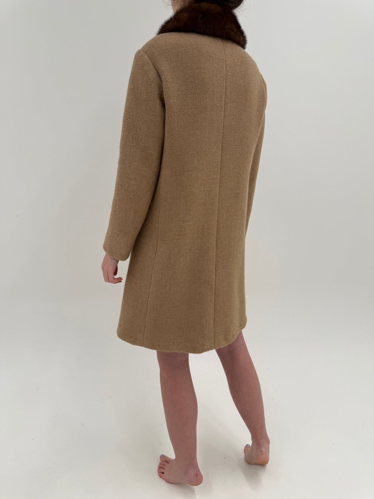 Palton old vintage de colecție anii 60 din lana groasă camel cu guler din nurcă