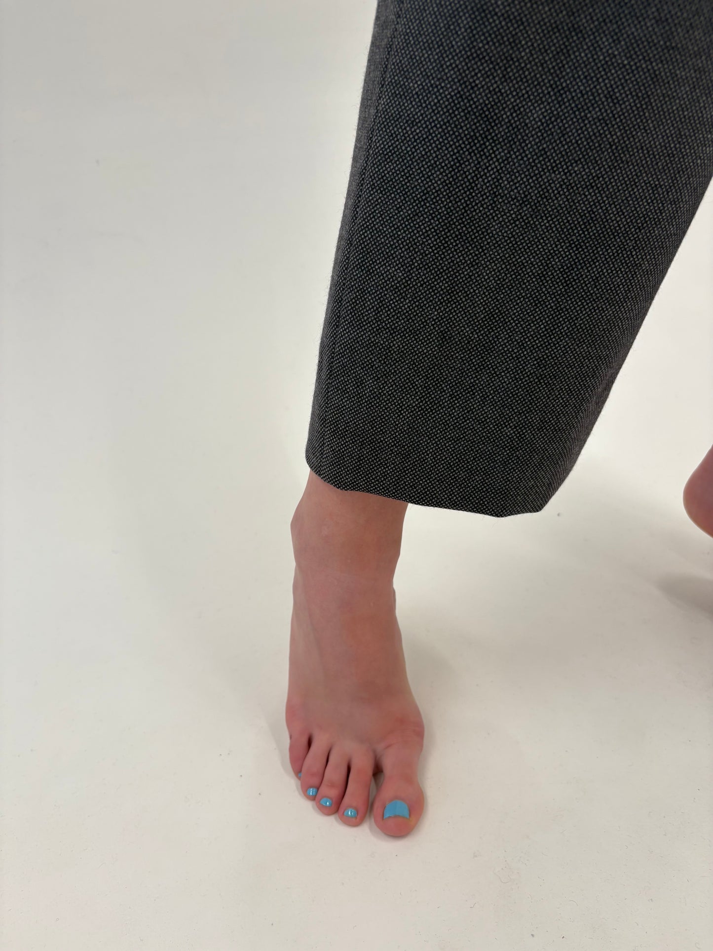 Costum italian din stofă texturată de lana pura certificata alb cu negru