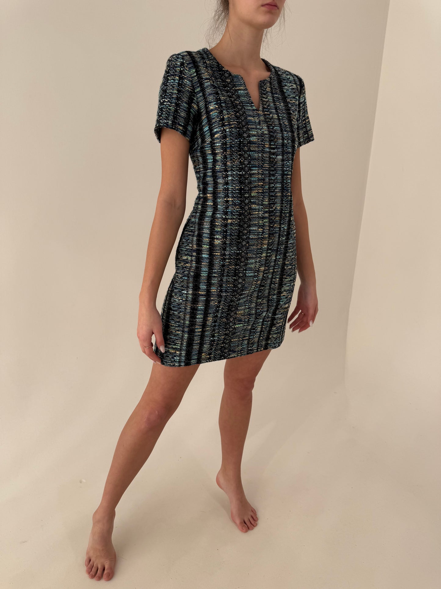 Rochie în croi minimalist din tweed excepțional de bumbac în stil Chanel