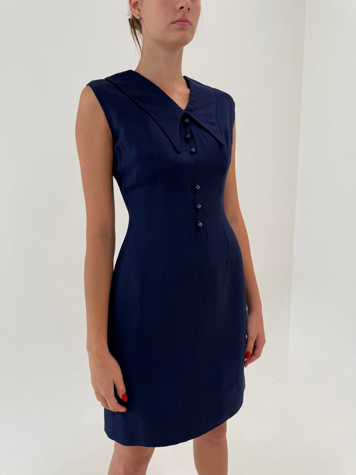 Rochie old vintage sfârșit de ani 60 din  wool crepe și ball buttons specifici perioadei