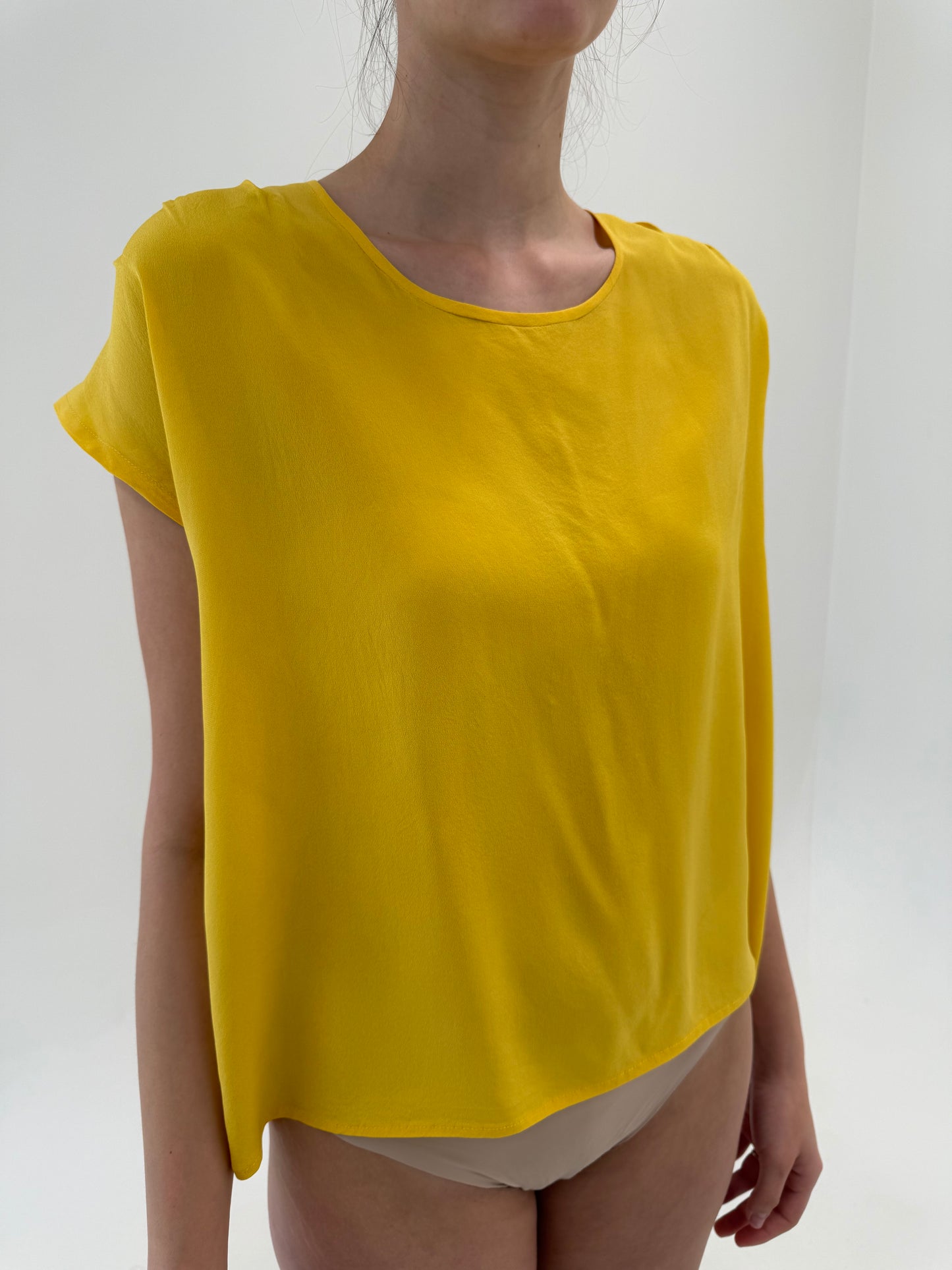 Top din mătase naturală in croi lejer lemon yellow