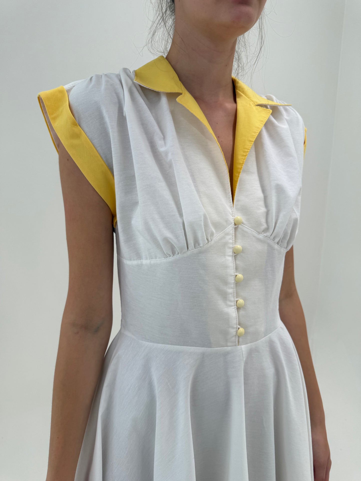 Rochie vintage excepțională cu talie ultra marcată în croi de ani 50