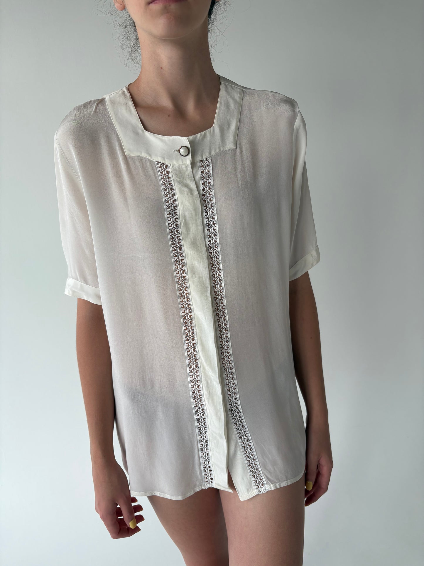 Cămașa vintage din mătase naturală cu dantelă macrame