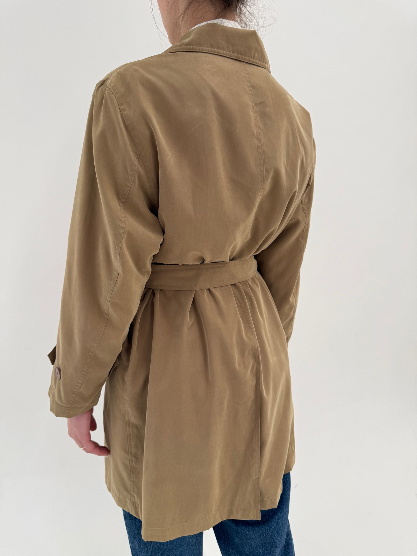 Trench camel cu talie reglabilă din material ușor