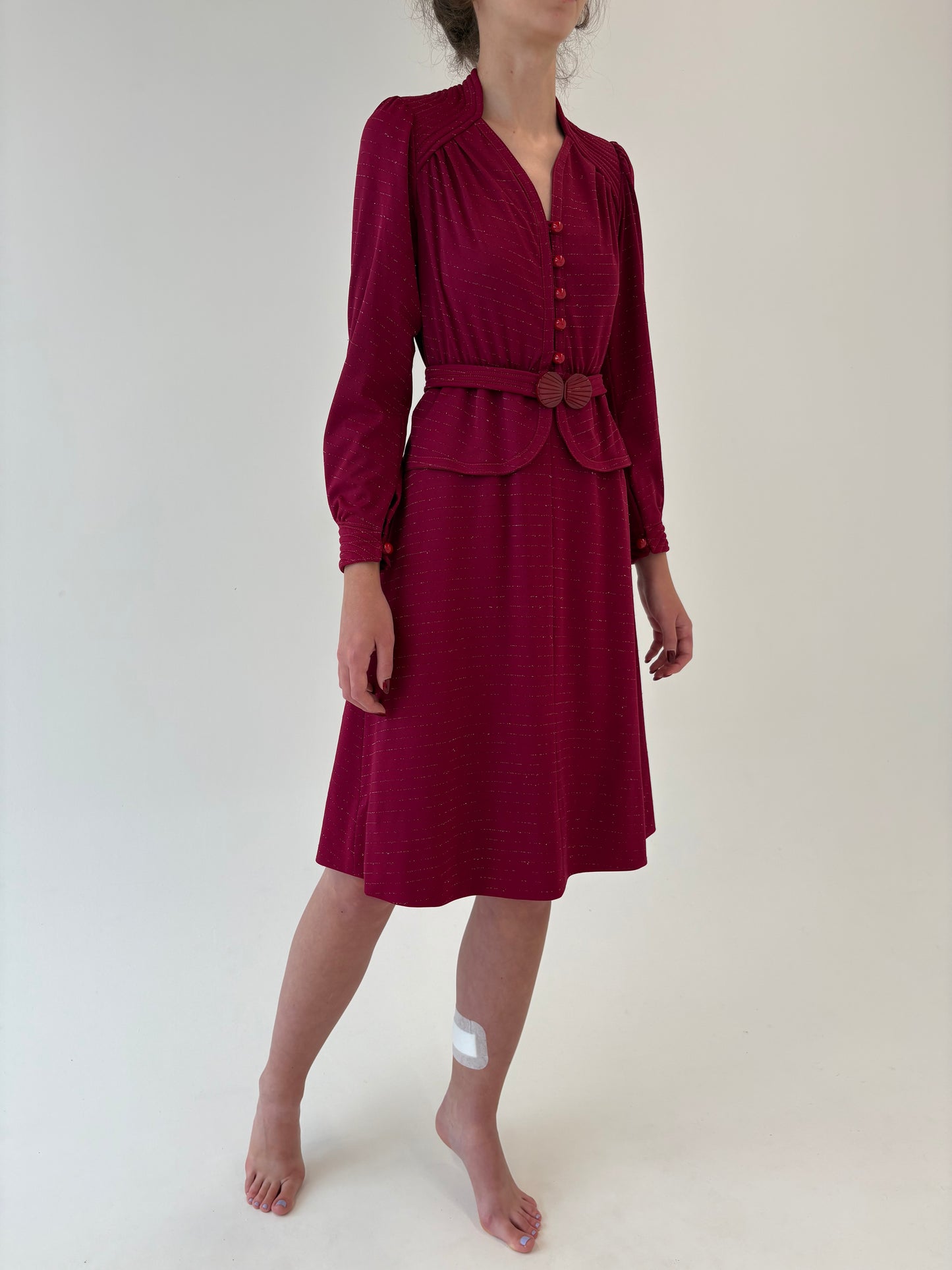 Rochie vintage magenta de la business la seara cu inserții fine aurii