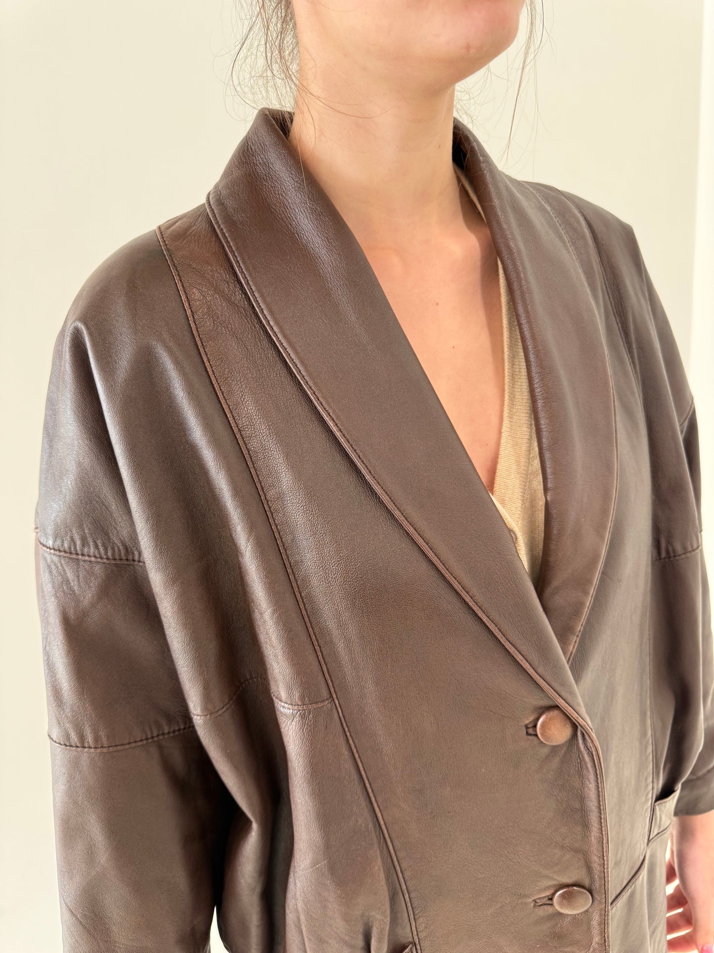 Geacă vintage chocolate brown in croi super revenit în trend cu talie căzută