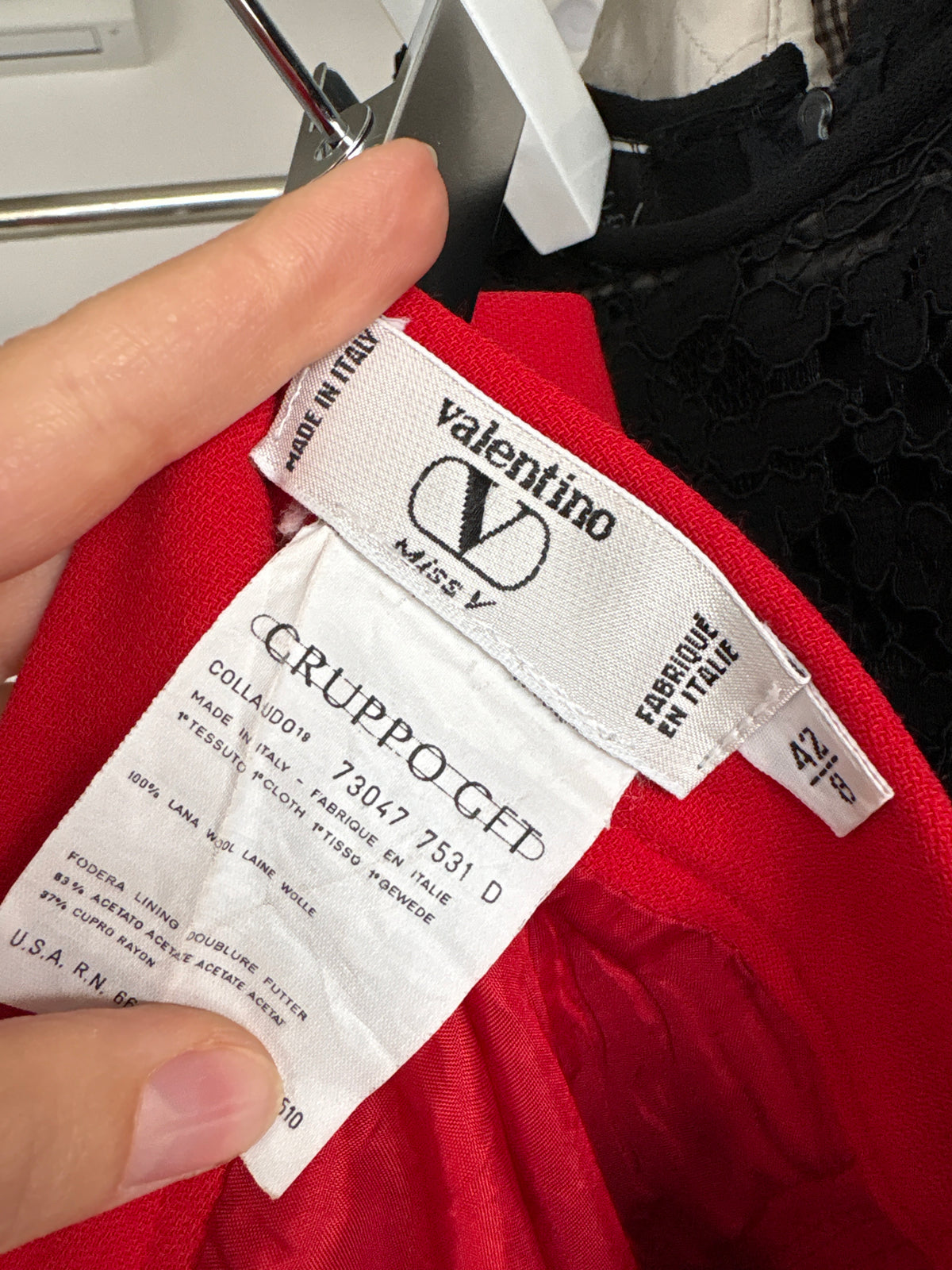 Fustă Velentino din lana extrafina cherry red ușor în A cu talie ultra înaltă