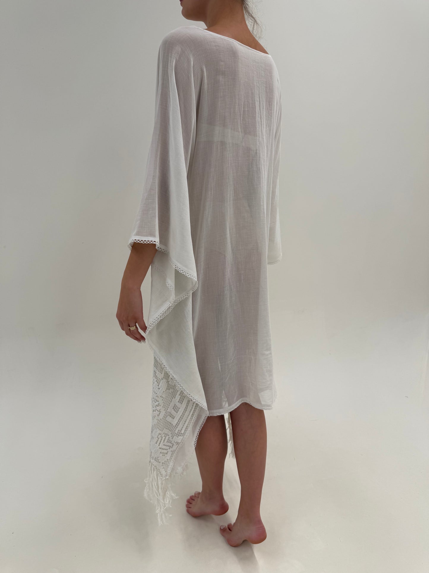 Kaftan ultra vaporos luxury lucrat manual cu macrame și broderie