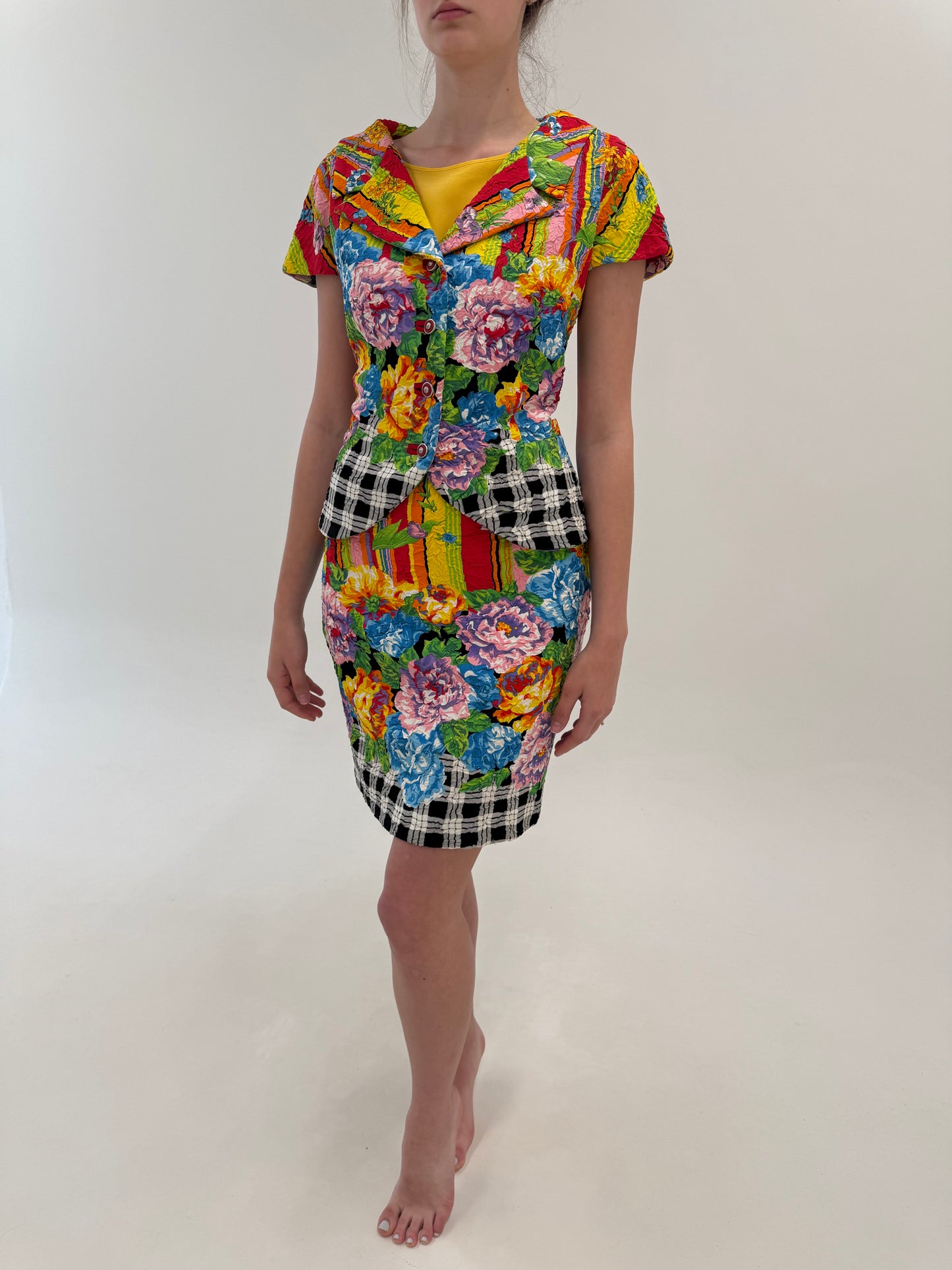 Costum luxury vintage Versace anii 90 din țesătură cu mătase naturală și culori tari