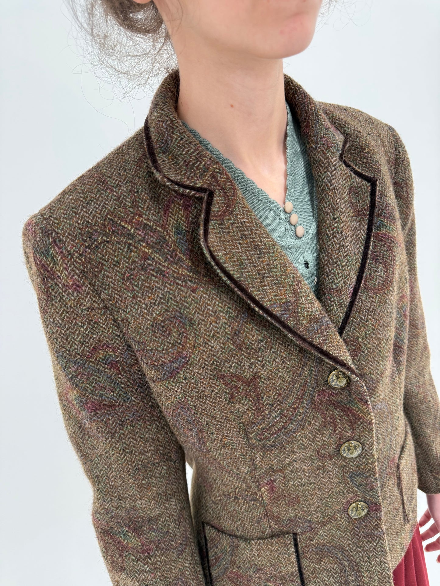 Sacou cambrat de brand Madeleine din tweed de lana cu print floral