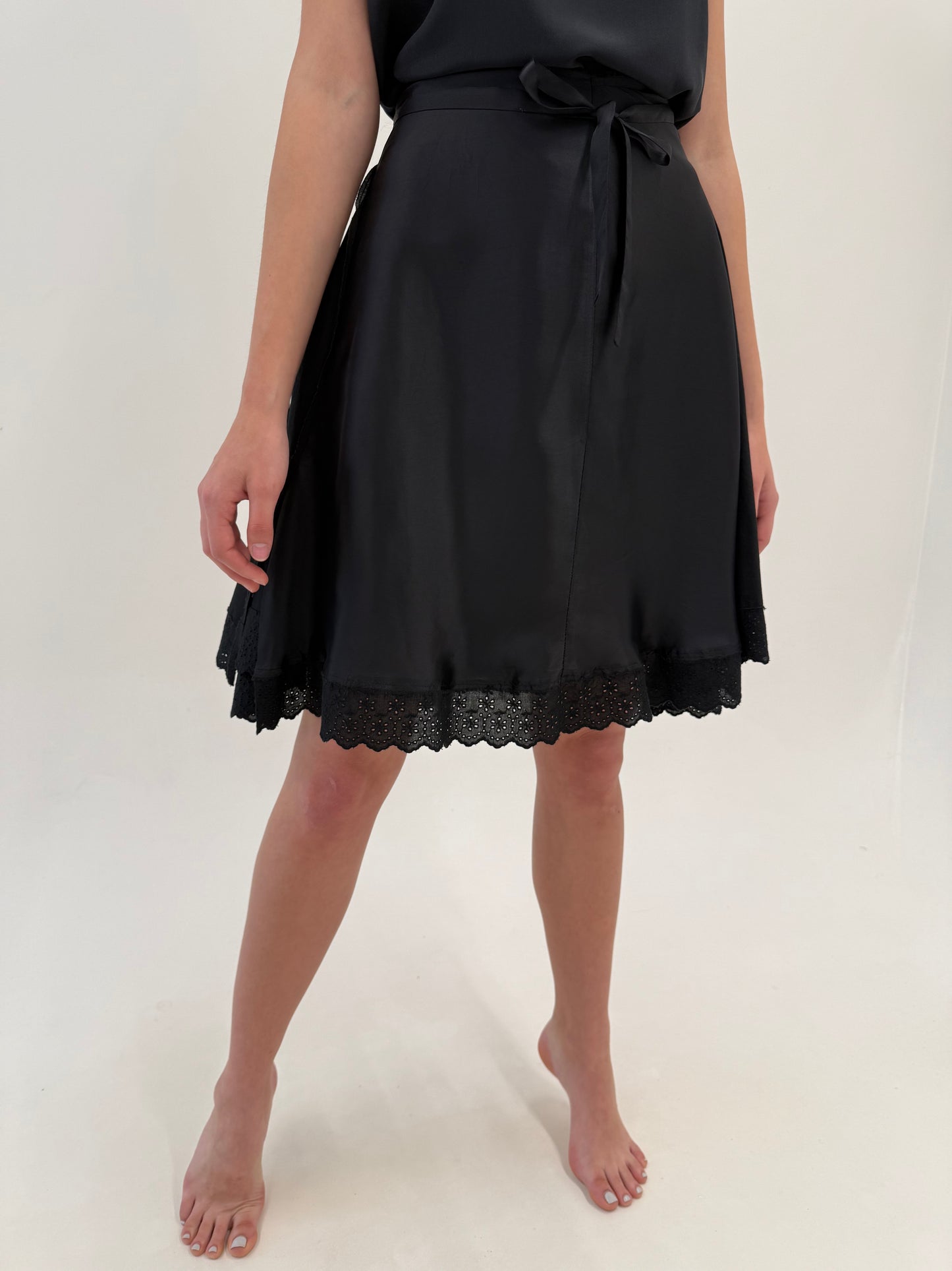 Fustă neagră satinata Max&Co by Max Mara in croi chic înclini asimetrici